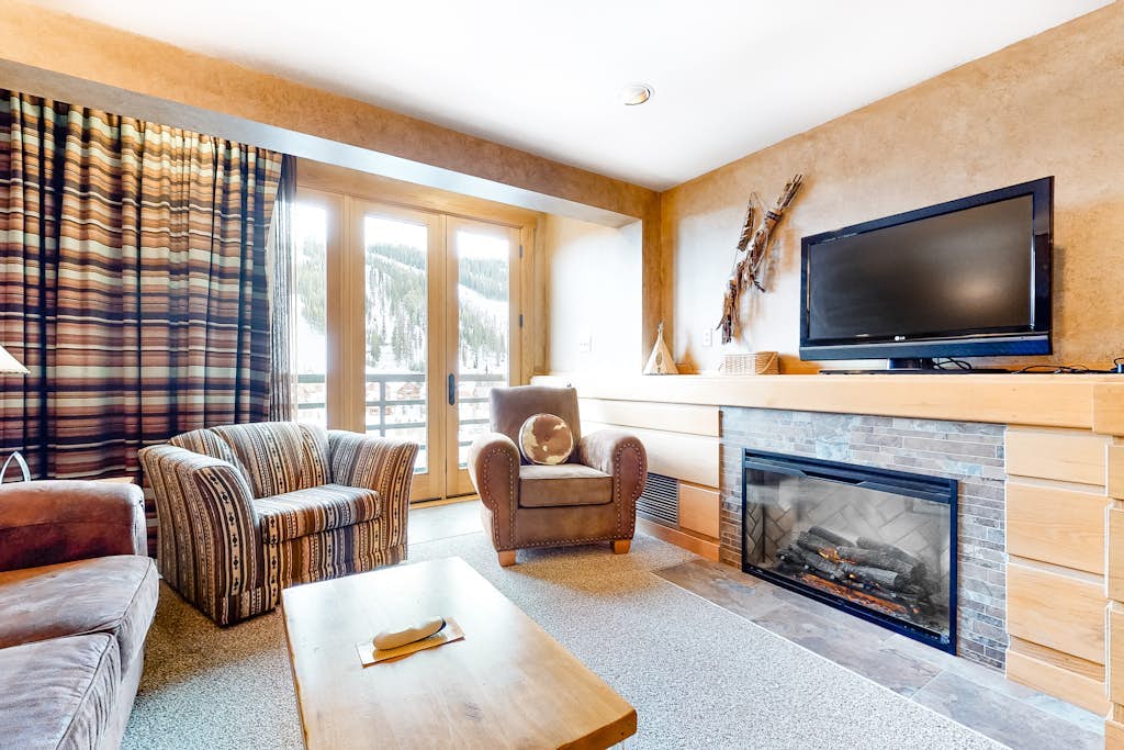 Ski-in/out condo with mountain views, hot tub & heated pool