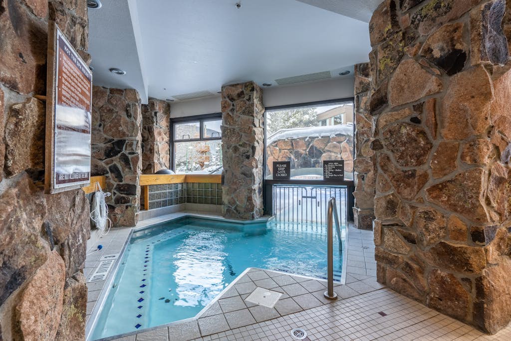 Ski-in/ski-out condo in the village w/ shared pool/hot tub, sauna, gym & more