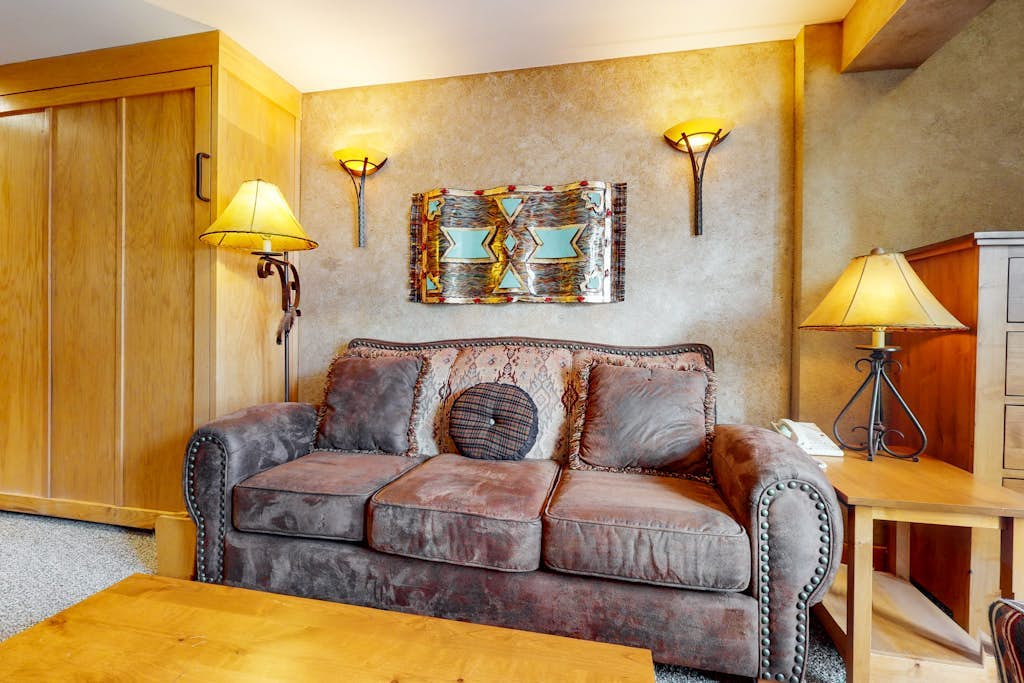 Ski-in/ski-out condo in the village w/ shared pool/hot tub, sauna, gym & more