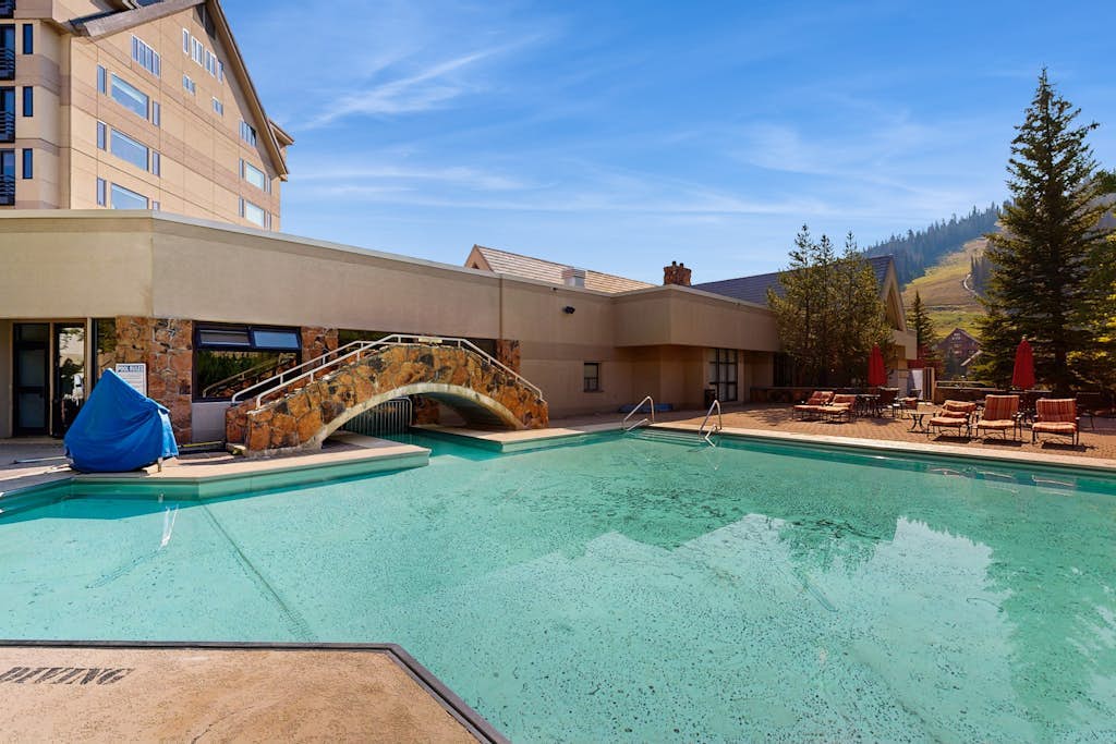 Ski-in/out condo with mountain views, pool, hot tub, sauna, gym & fireplace