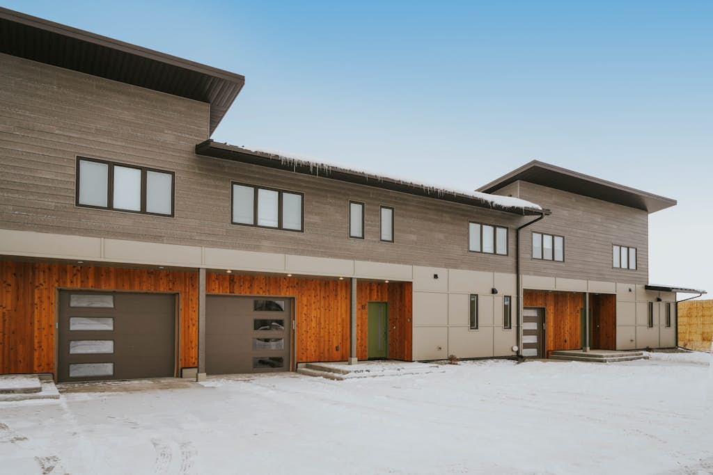 Beautiful home near ski resorts with patio, grill, washer/dryer, fast WiFi & AC
