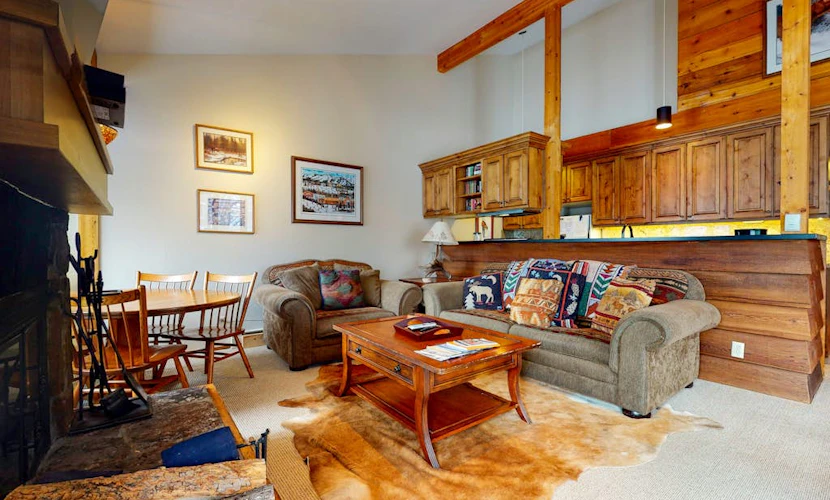 Beautiful country home with full kitchen & views from the private balcony