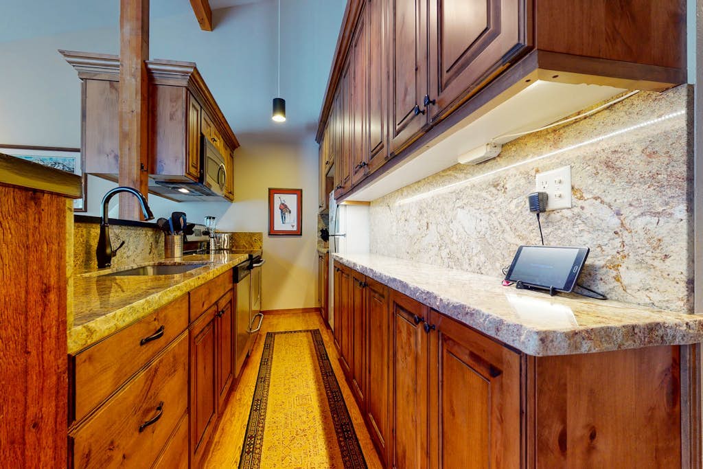 Beautiful country home with full kitchen & views from the private balcony