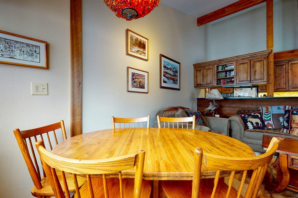 Beautiful country home with full kitchen & views from the private balcony