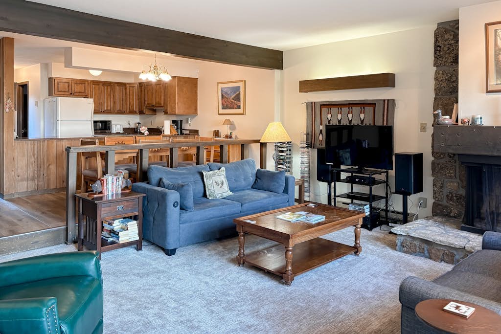 Rustic townhome near golf course with private sauna & deck