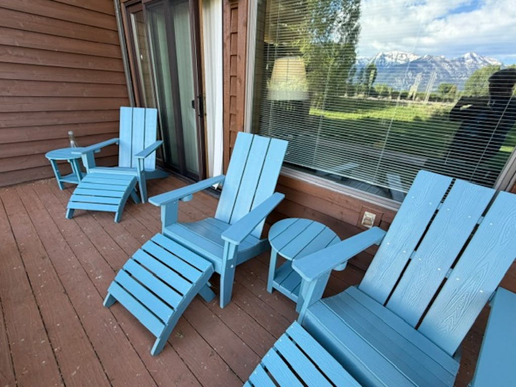 Rustic townhome near golf course with private sauna & deck