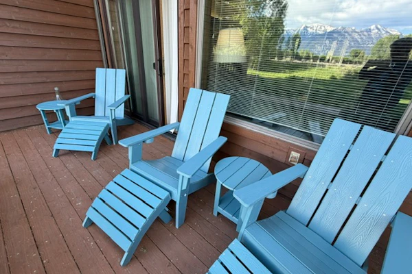 Rustic townhome near golf course with private sauna & deck