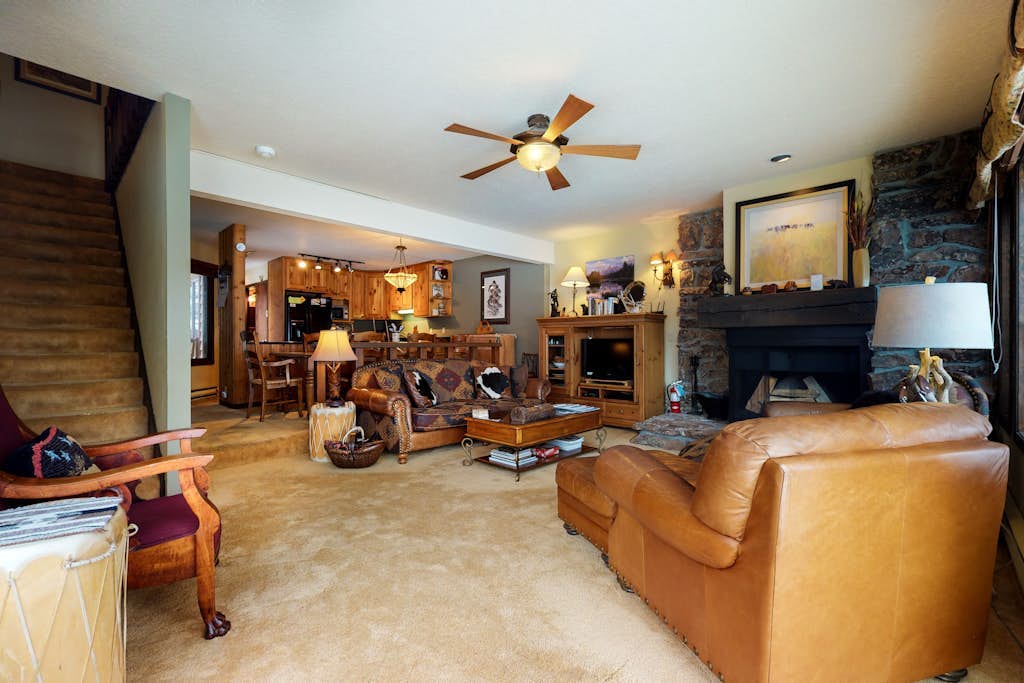 Rustic townhome near Jackson Hole Golf & Tennis Club with private sauna & deck