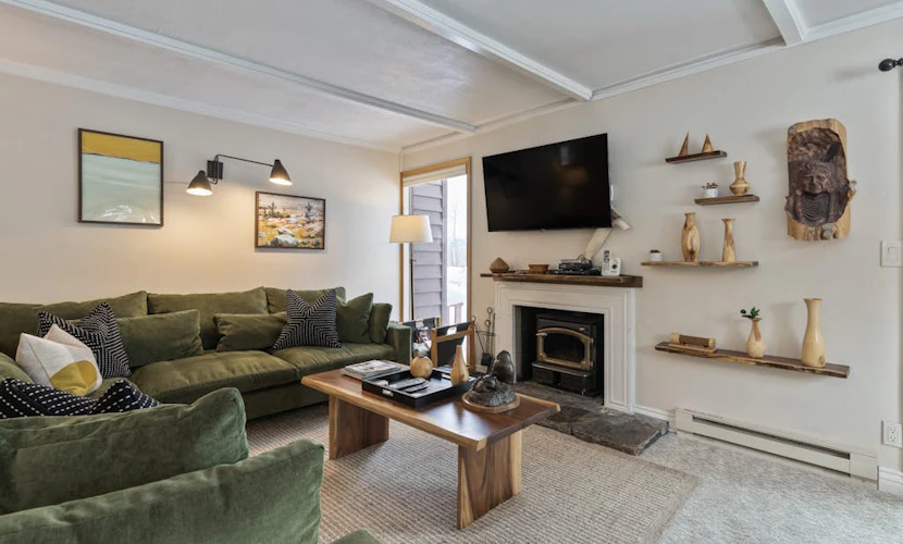 Inviting condo with mountain views, great location & fireplace
