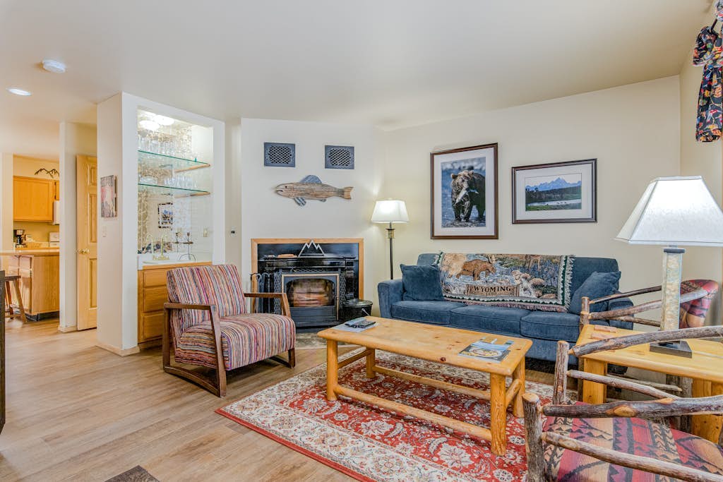 Spacious townhouse with ski & mountain views, deck, grill, & fireplace