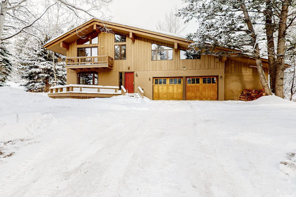 Mountain retreat with private fireplace & views - walk to Jackson Hole base