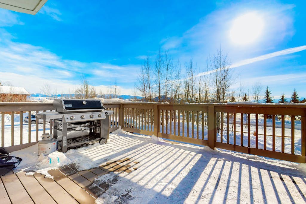 Inviting mountain condo w/private sauna, deck, mtn views, & shared hot tub/pool
