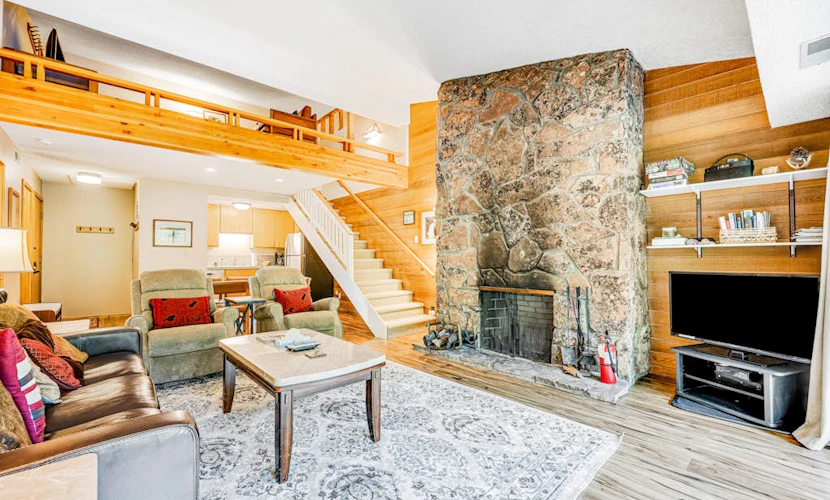 Inviting condo in the heart of Teton Village w/deck, shared pool/hot tub, tennis