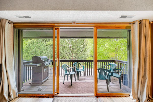 Inviting condo in the heart of Teton Village w/deck, shared pool/hot tub, tennis
