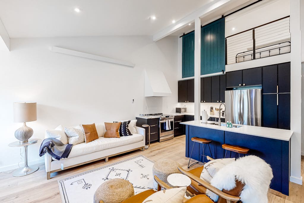 Gorgeous, modern mountain view condo with deck & great kitchen
