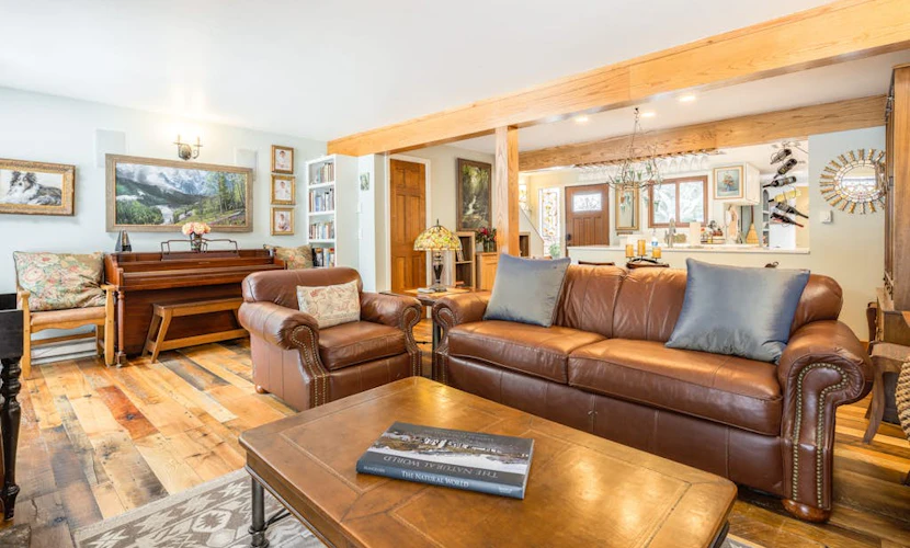Wilderness retreat near Grand Teton with sprawling deck, children's items & W/D