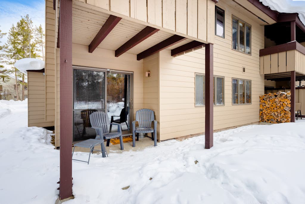Cozy end condo with fireplace & washer/dryer - near Teton Village & Jackson