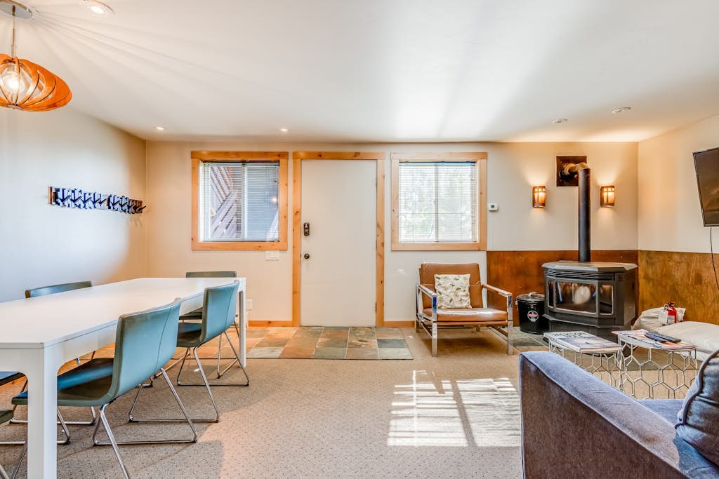 Second-floor condo 1/2 mile to lifts with ski shuttle, pool, hot tubs & tennis