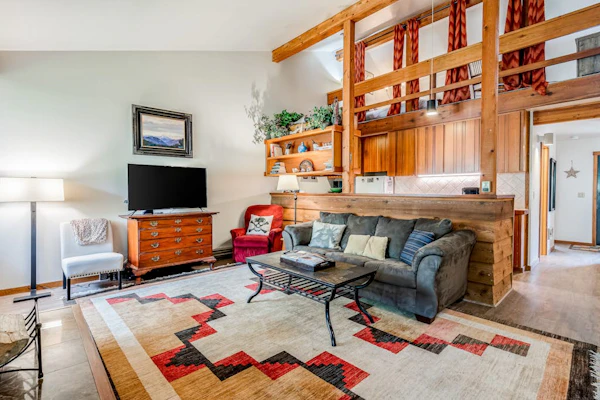 Lovely condo with fireplace, skiing, balcony, full kitchen & washer/dryer