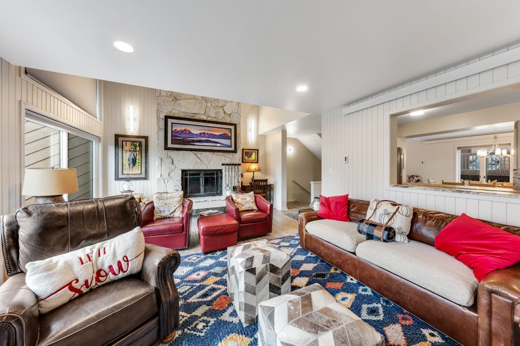 Dog-friendly condo with pool, 3 tennis courts, hot tub, & fireplace