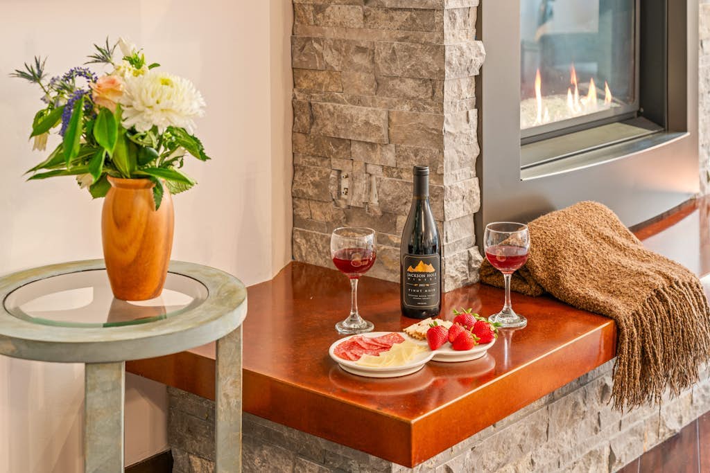 2nd-floor downtown condo with balcony, grill, streaming, fireplace, & mtn views