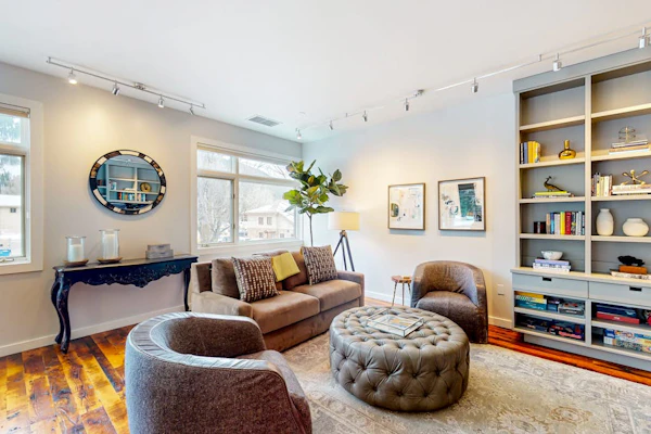 Mountain view condo with gas fireplace, washer/dryer, central AC