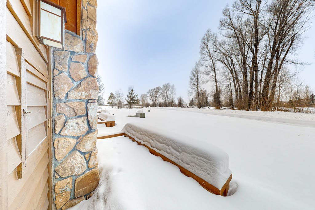 Comfortable townhome with amazing views, private sauna, deck & WIFI