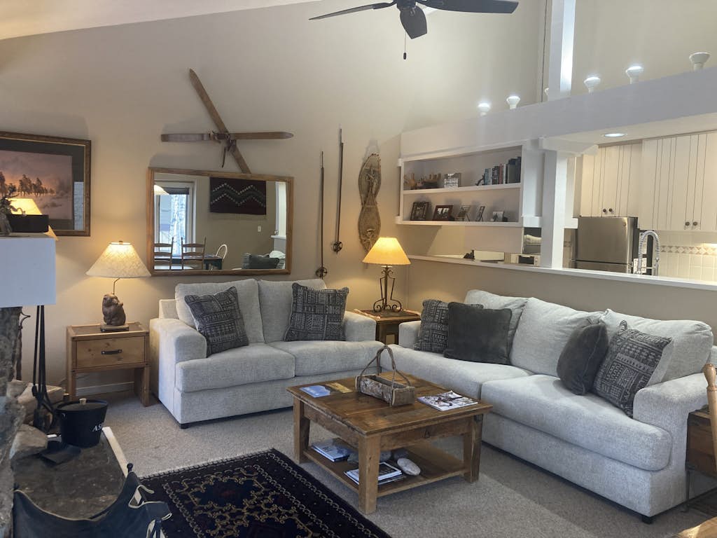 Riverrfont corner condo with patio, fireplace, electric grill, & washer/dryer