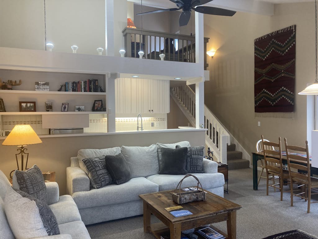 Riverrfont corner condo with patio, fireplace, electric grill, & washer/dryer