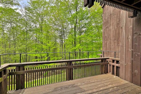 Hawk Mountain retreat near Okemo with wifi, washer/dryer & deck