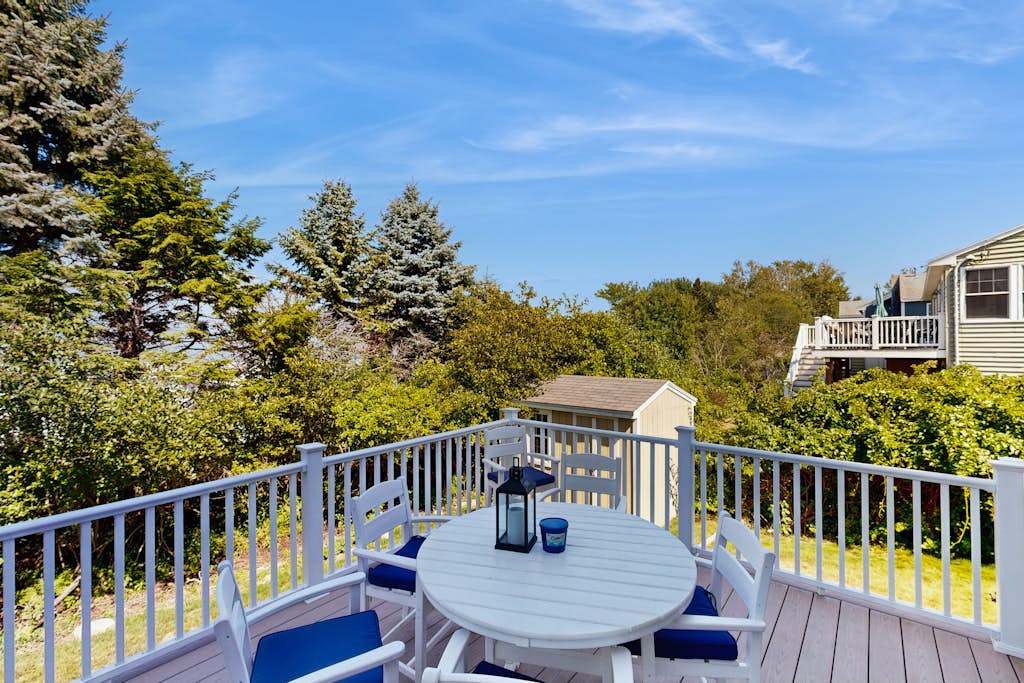 Bright coastal home close to beaches - dogs welcome