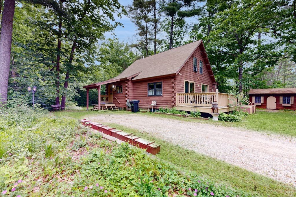 Rustic 2-story cabin near Saco River w/ views & firepit