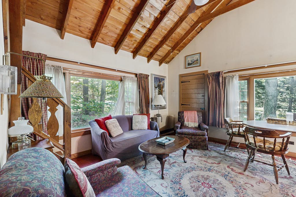 Dog-friendly & charming mountain chalet w/ fireplace