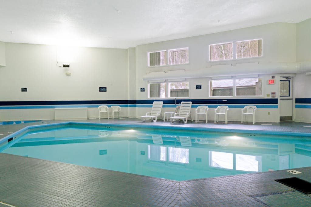 Mountain condo w/ shared indoor hot tub & pool - ski-in/ski-out access
