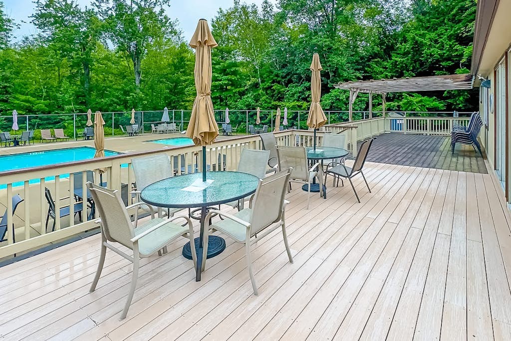 Tranquil Mountain Escape with Modern Comforts, Deck, Fire Pit, and Shared Pools