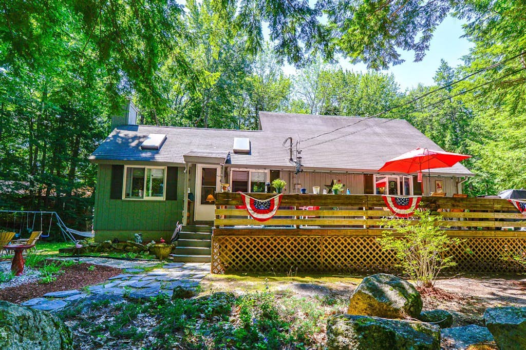 Tranquil Mountain Escape with Modern Comforts, Deck, Fire Pit, and Shared Pools
