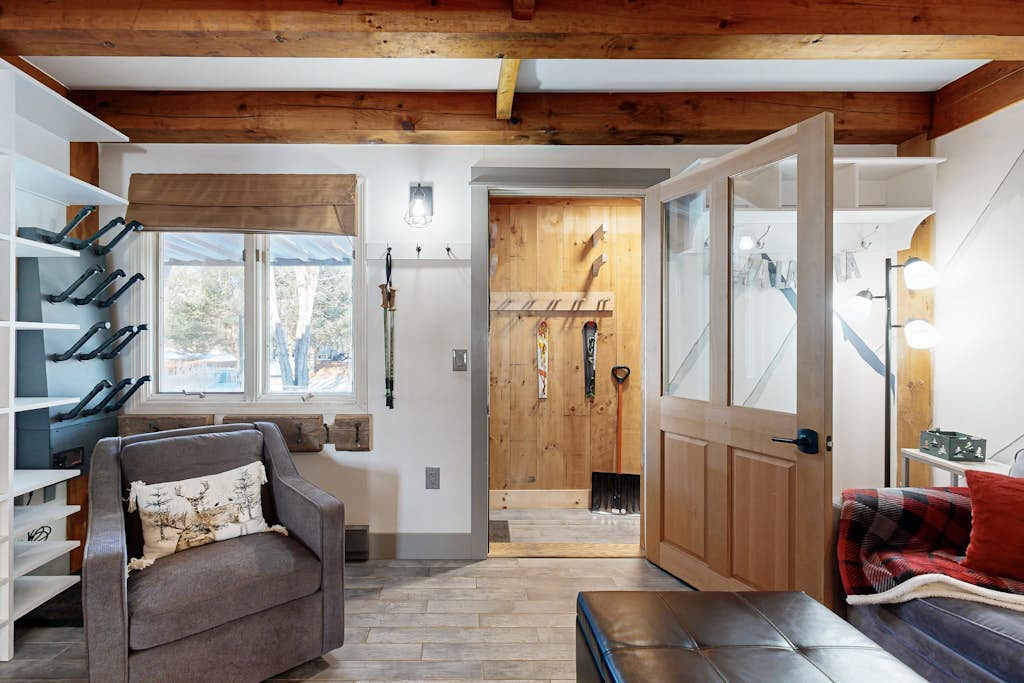Charming Mountain Condo with Modern Elegance and Easy Access to Sunday River