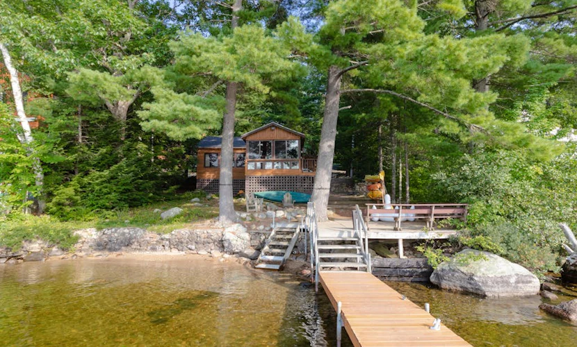 Lakefront cabin on Brandy Pond with dock, deck, firepit, kayaks & paddleboard