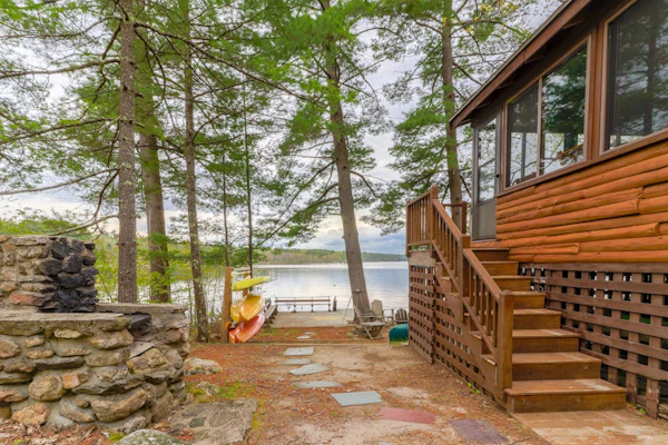 Lakefront cabin on Brandy Pond with dock, deck, firepit, kayaks & paddleboard