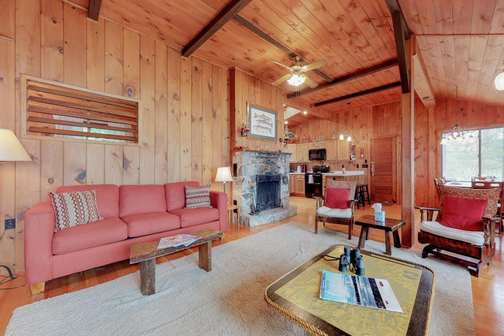 Lakefront cabin on Brandy Pond with dock, deck, firepit, kayaks & paddleboard
