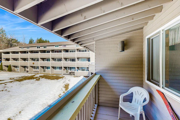 Ski-in/ski-out condo with shared pool & hot tub - steps away from ski lift