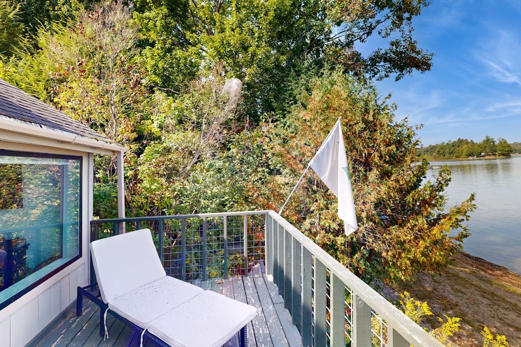 Waterfront cabin with private dock, beach, deck, grill, & firepit - dogs welcome