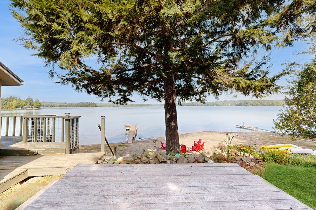 Waterfront cabin with private dock, beach, deck, grill, & firepit - dogs welcome