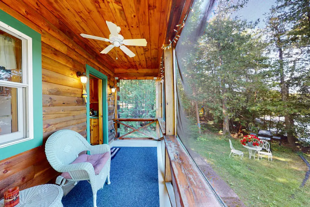 Lenas' Lakeside Cabin
