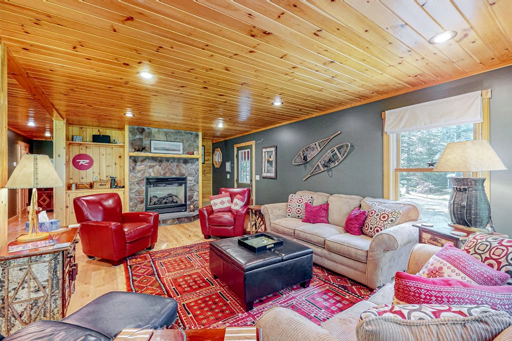 Pinecone Lodge