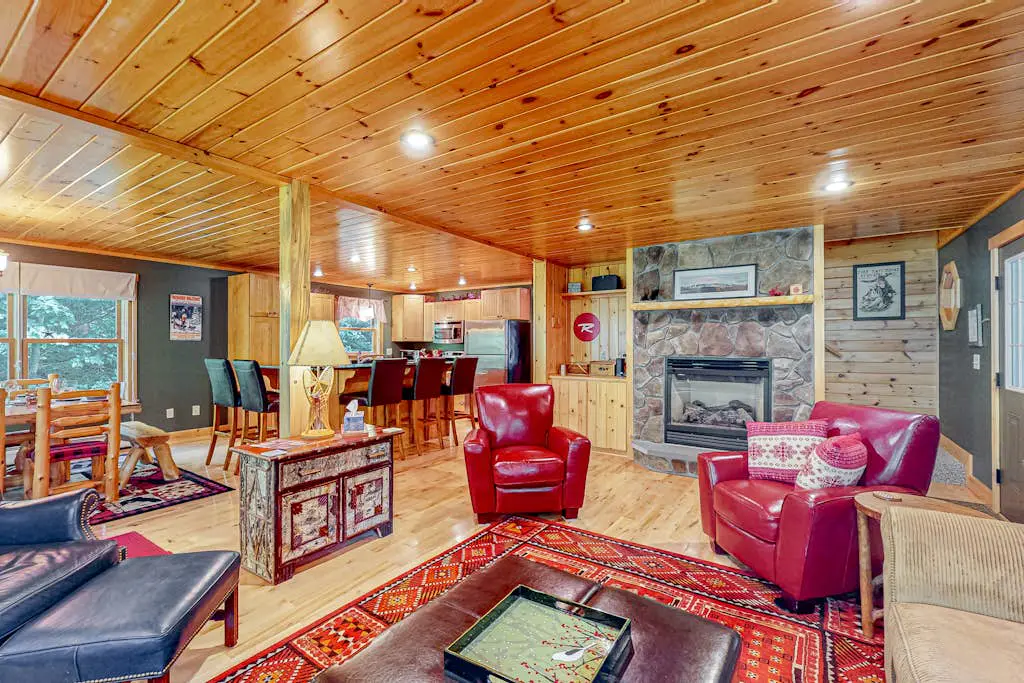 Pinecone Lodge