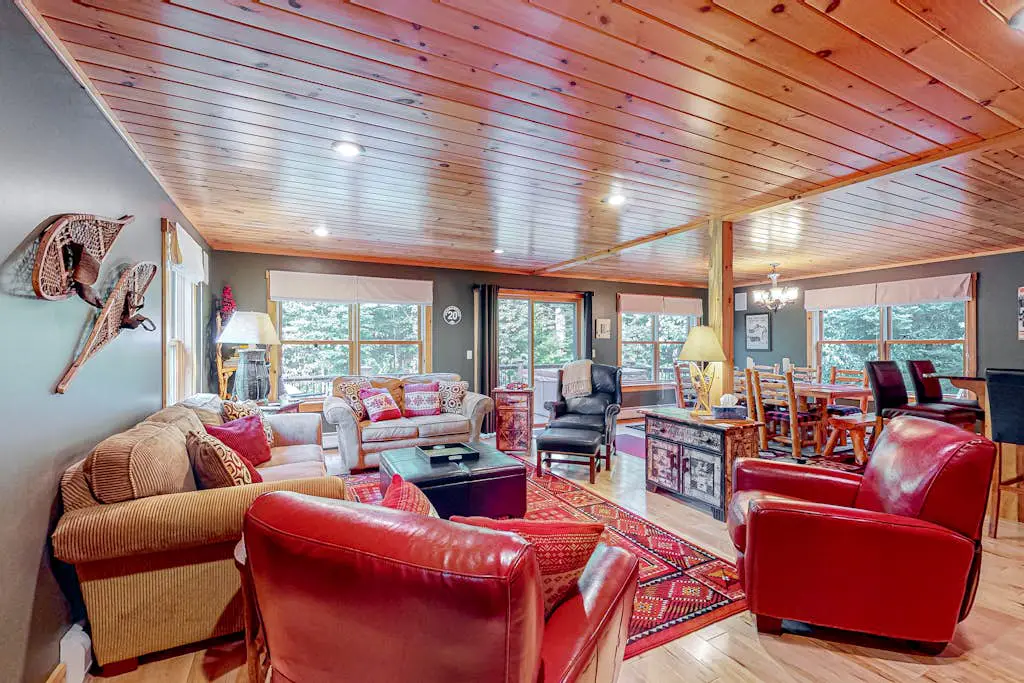 Pinecone Lodge