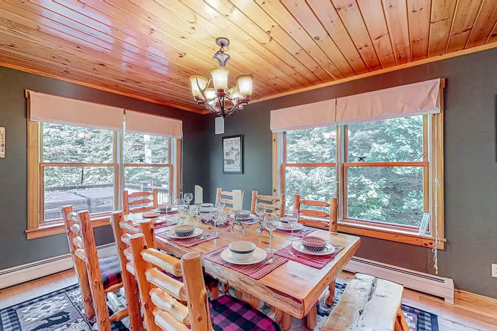Pinecone Lodge