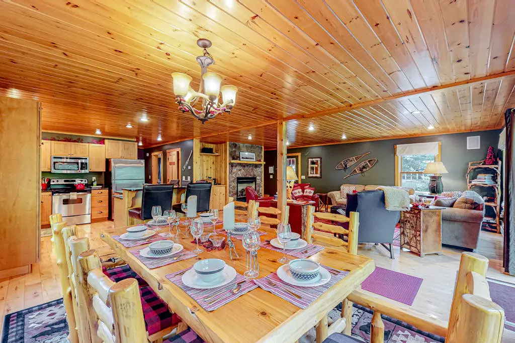 Pinecone Lodge