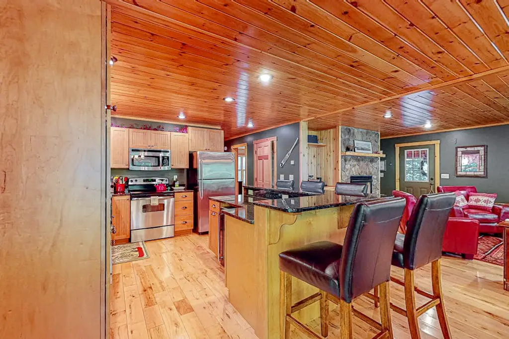 Pinecone Lodge